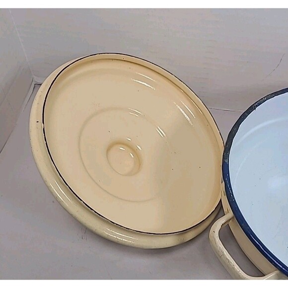 Vintage Cream Floral 2 Quart Enameled Pot With Lid - Picture 7 of 8
